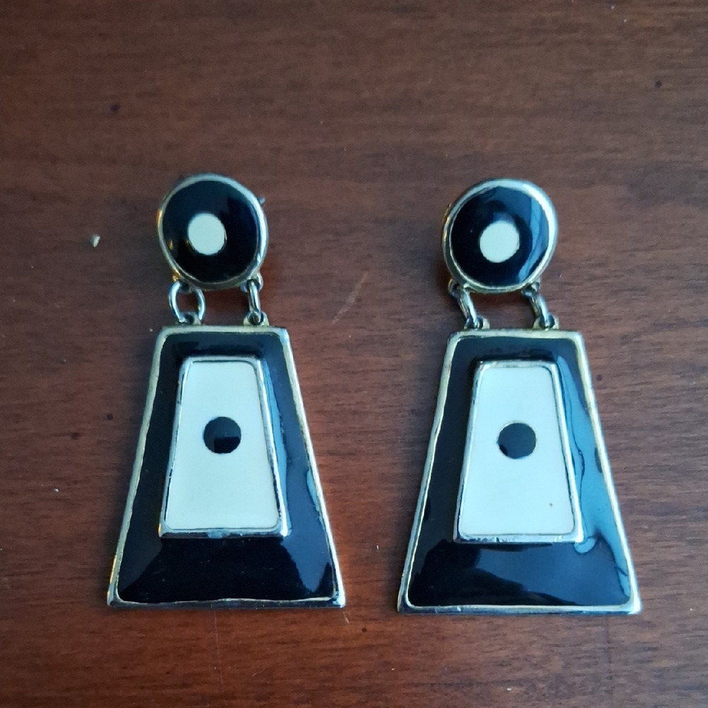 Edgar Berebi Black And Cream Geometric Enamel Earrings